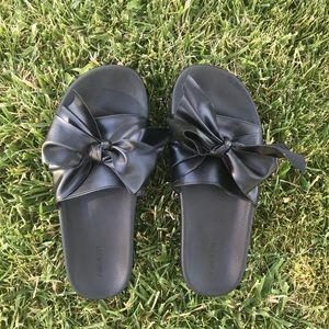 Black Bow Slides